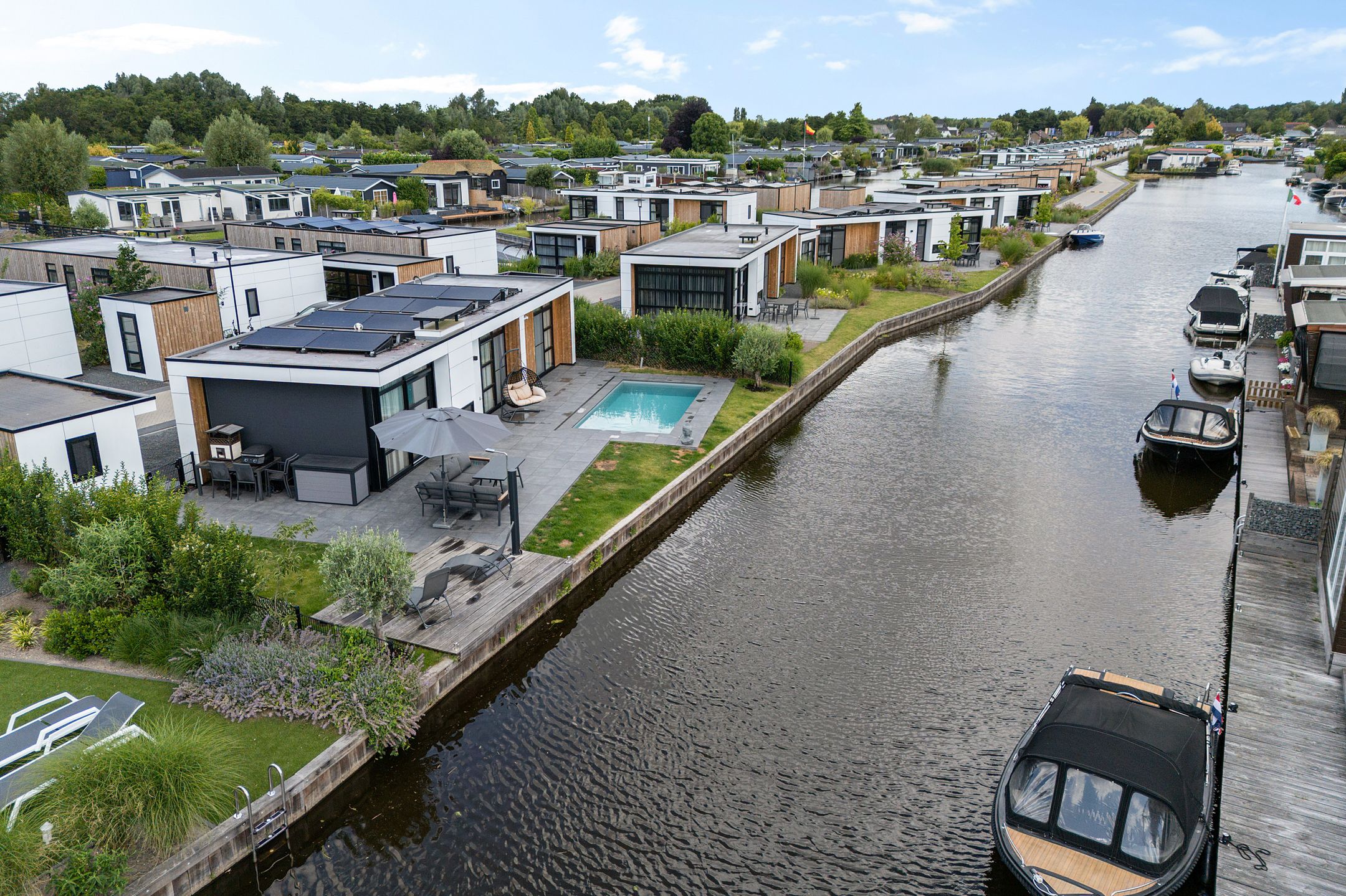 Photo 27 of Nieuw-Loosdrechtsedijk 215-CH026