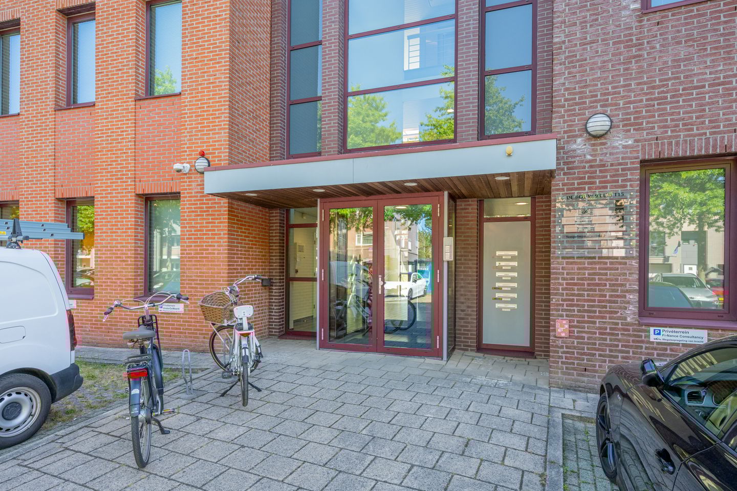 Bekijk foto 2 van De Bouw 107