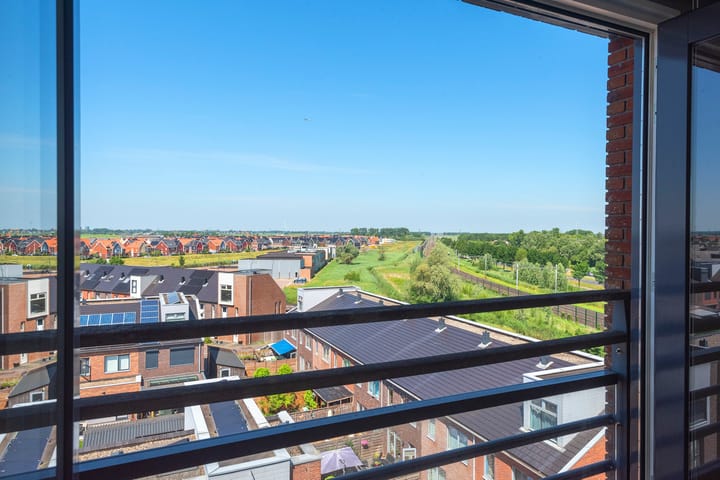 Photo 3 of Vertrekspoor 67