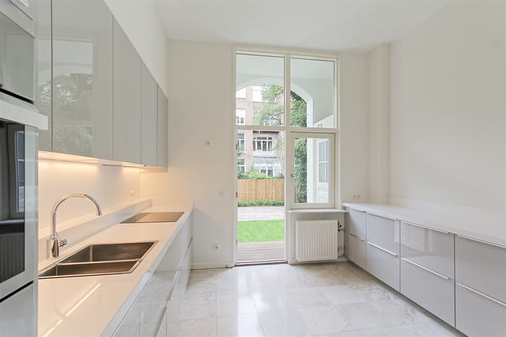 Foto 15 van De Lairessestraat 118-H