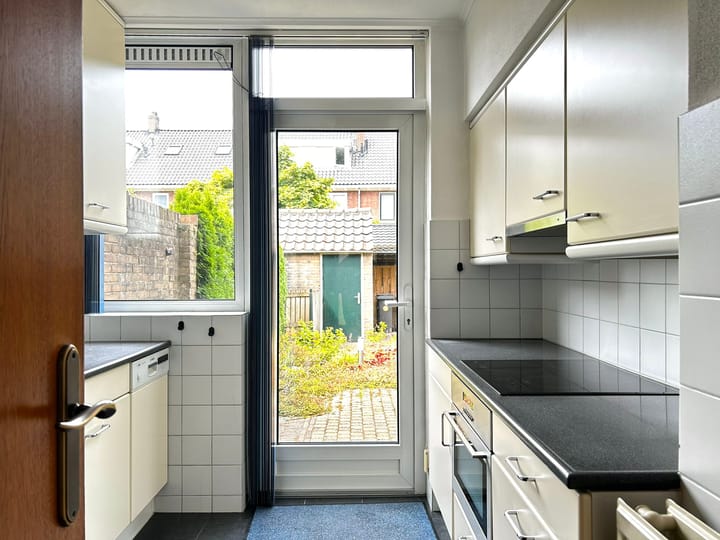 Photo 14 of Megenstraat 30