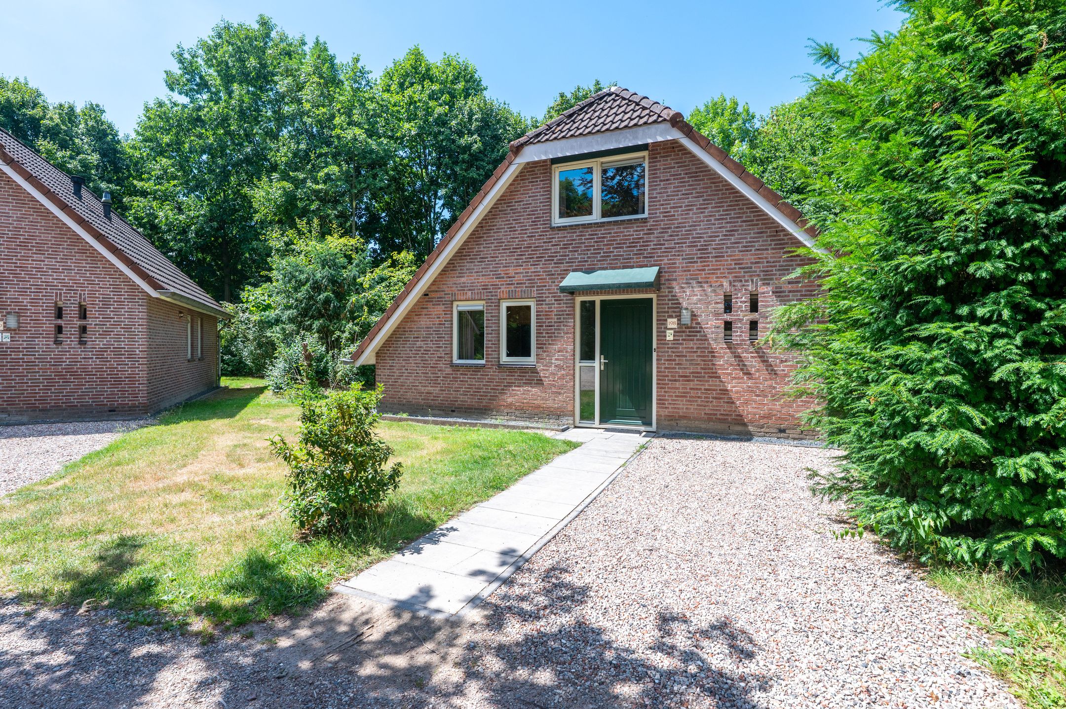 3-bedroom freehold villa in Braamt — photo 2 of 5