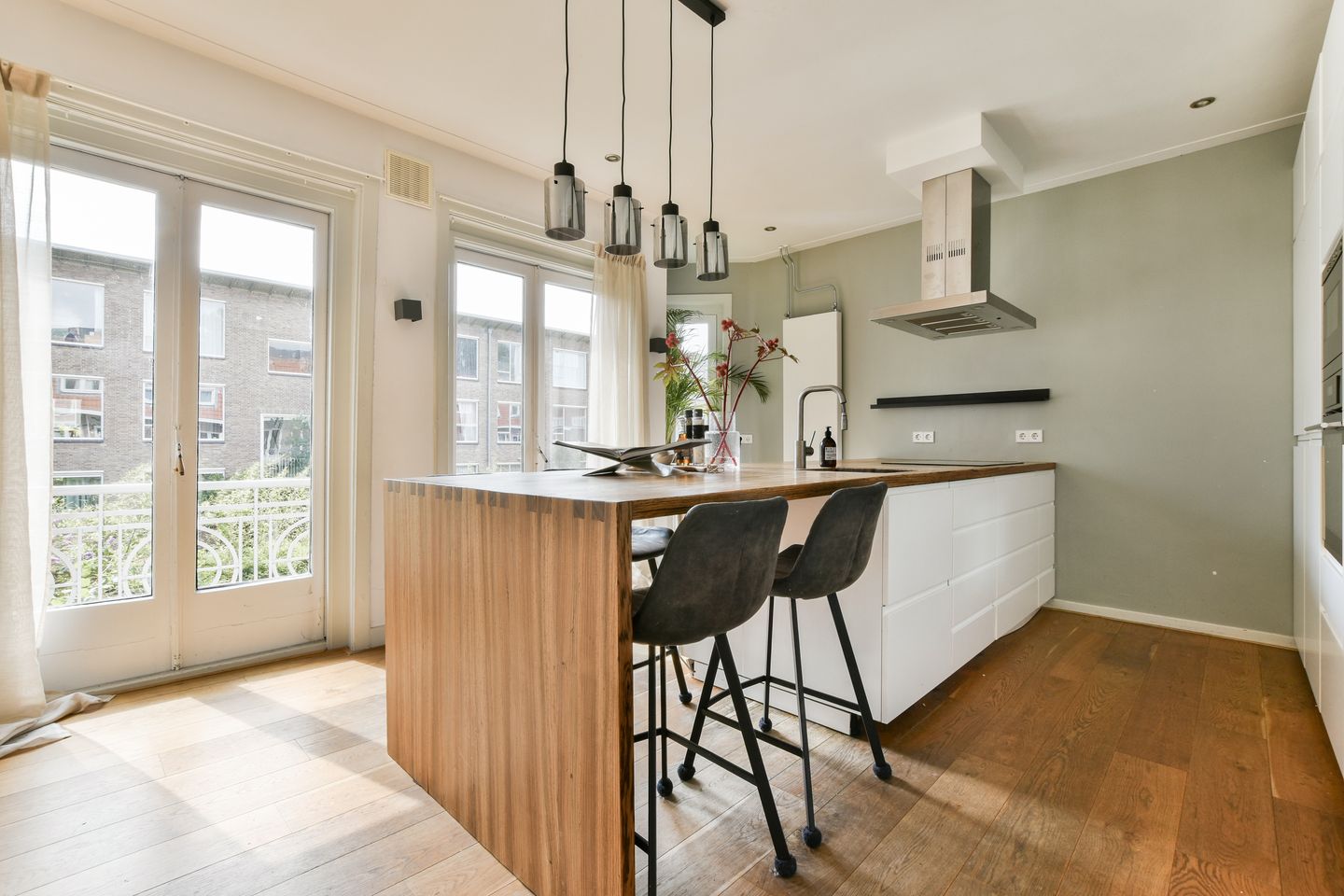 Foto 10 van Johannes van der Waalsstraat 51-1