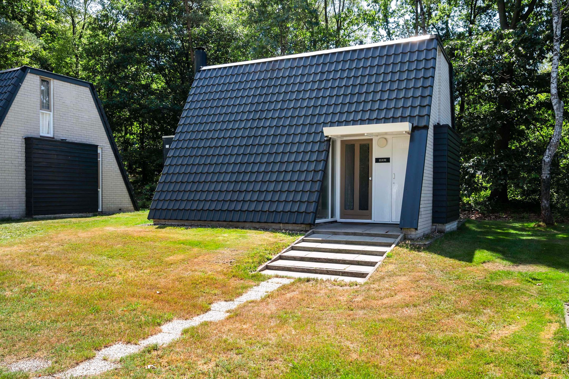 3-bedroom freehold villa in Hoenderloo (Gem. Apeldoorn) — photo 2 of 5