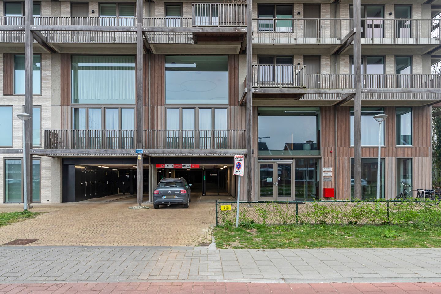 Foto 29 van Leyweg 1203