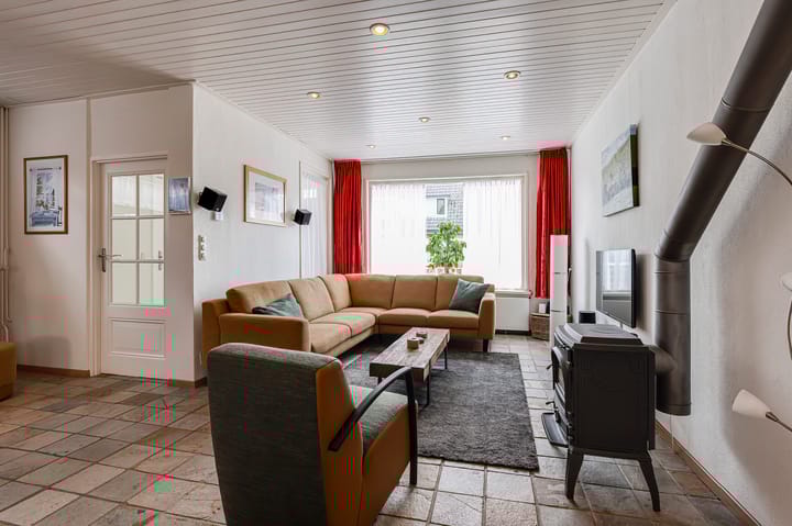 Photo 14 of J.D. van Leeuwenstraat 13