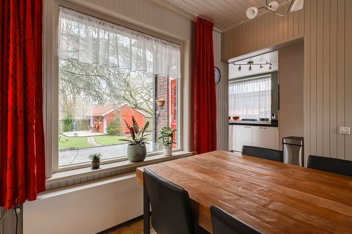 Photo 16 of J.D. van Leeuwenstraat 13