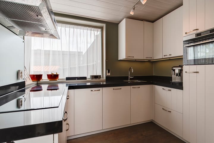 Photo 18 of J.D. van Leeuwenstraat 13