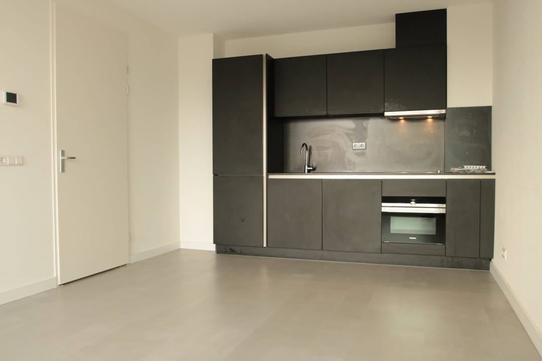 Photo 2 of Martinus Nijhofflaan 2-C9