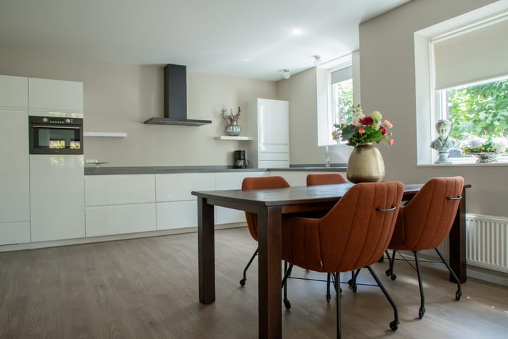 Foto 2 van Taets van Amerongenweg 2-02