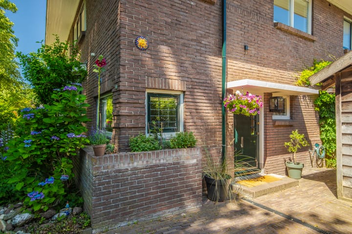 Photo 7 of Graaf van Rechterenweg 35