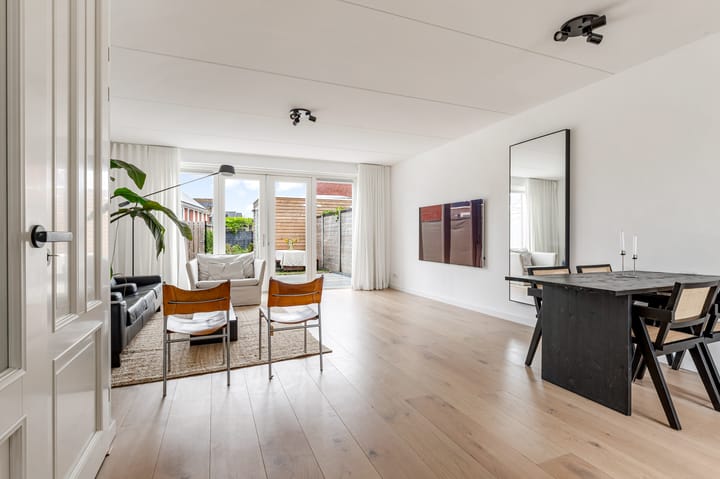 Foto 3 van Robert Hofstadterstraat 11