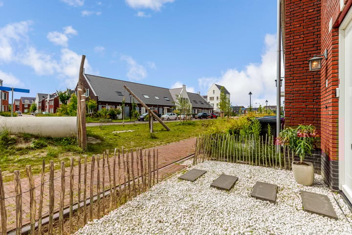 Foto 4 van Robert Hofstadterstraat 11