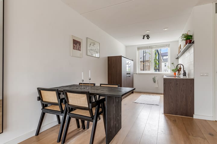 Foto 9 van Robert Hofstadterstraat 11