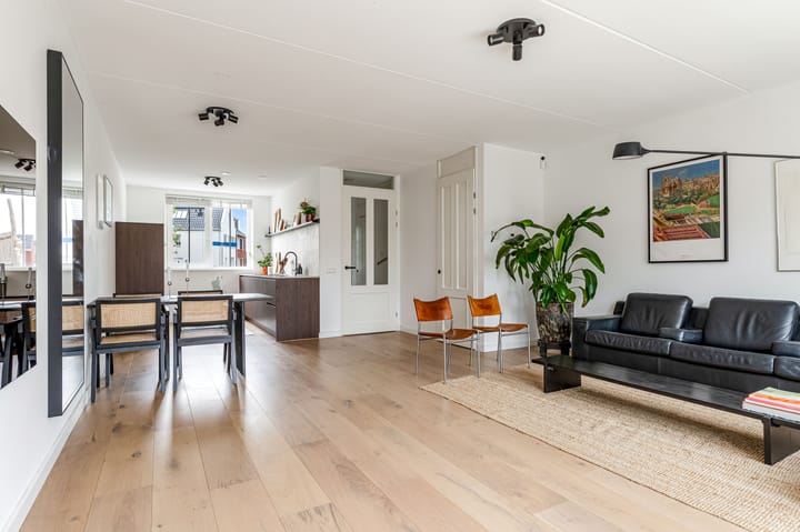 Foto 10 van Robert Hofstadterstraat 11