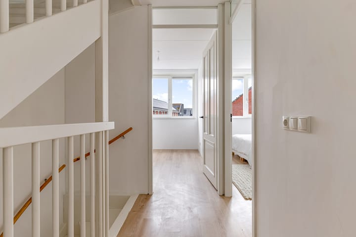 Foto 16 van Robert Hofstadterstraat 11