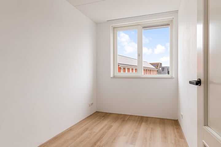 Foto 25 van Robert Hofstadterstraat 11