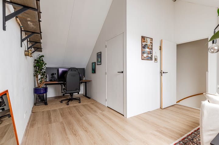 Foto 28 van Robert Hofstadterstraat 11