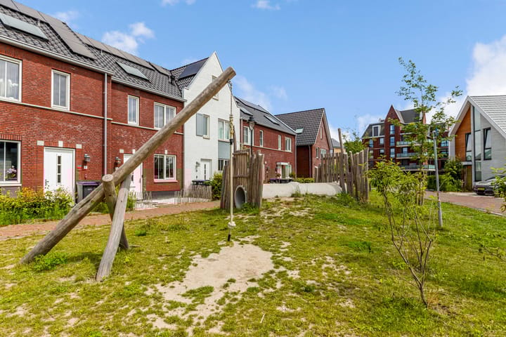 Foto 36 van Robert Hofstadterstraat 11