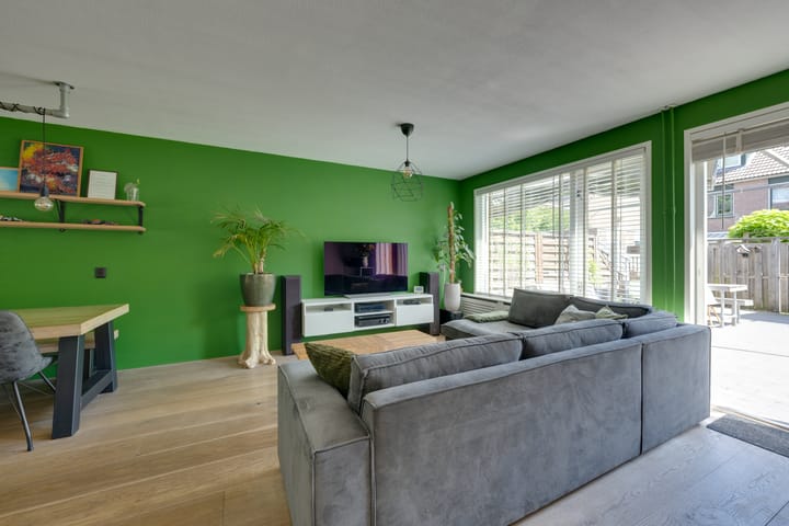 Photo 9 of Overlanderstraat 430