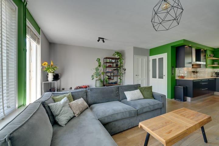 Photo 12 of Overlanderstraat 430