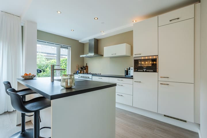 Foto 9 van Schweitzerstraat 38