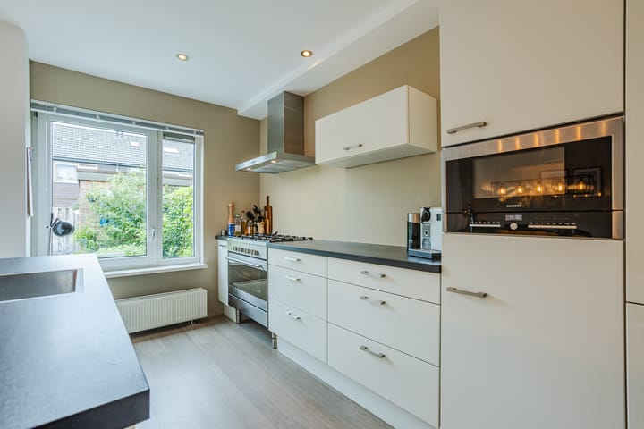 Foto 10 van Schweitzerstraat 38