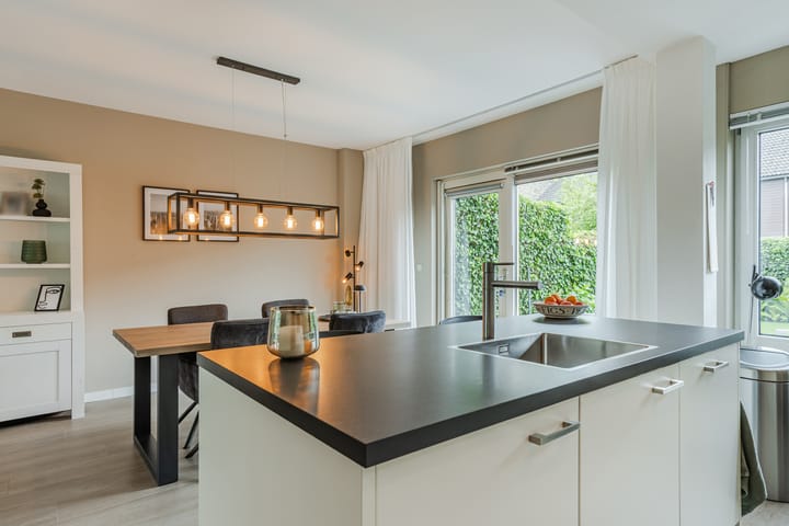 Foto 13 van Schweitzerstraat 38