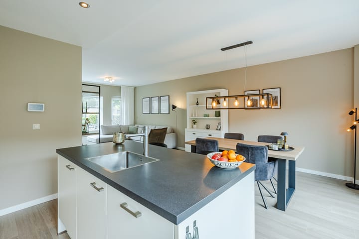 Foto 14 van Schweitzerstraat 38