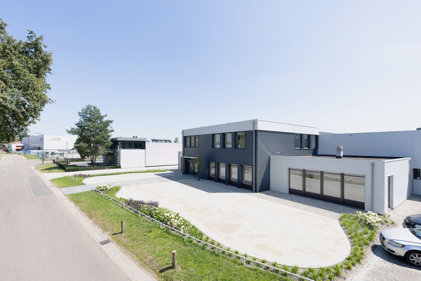View photo 2 of Industrieweg 107