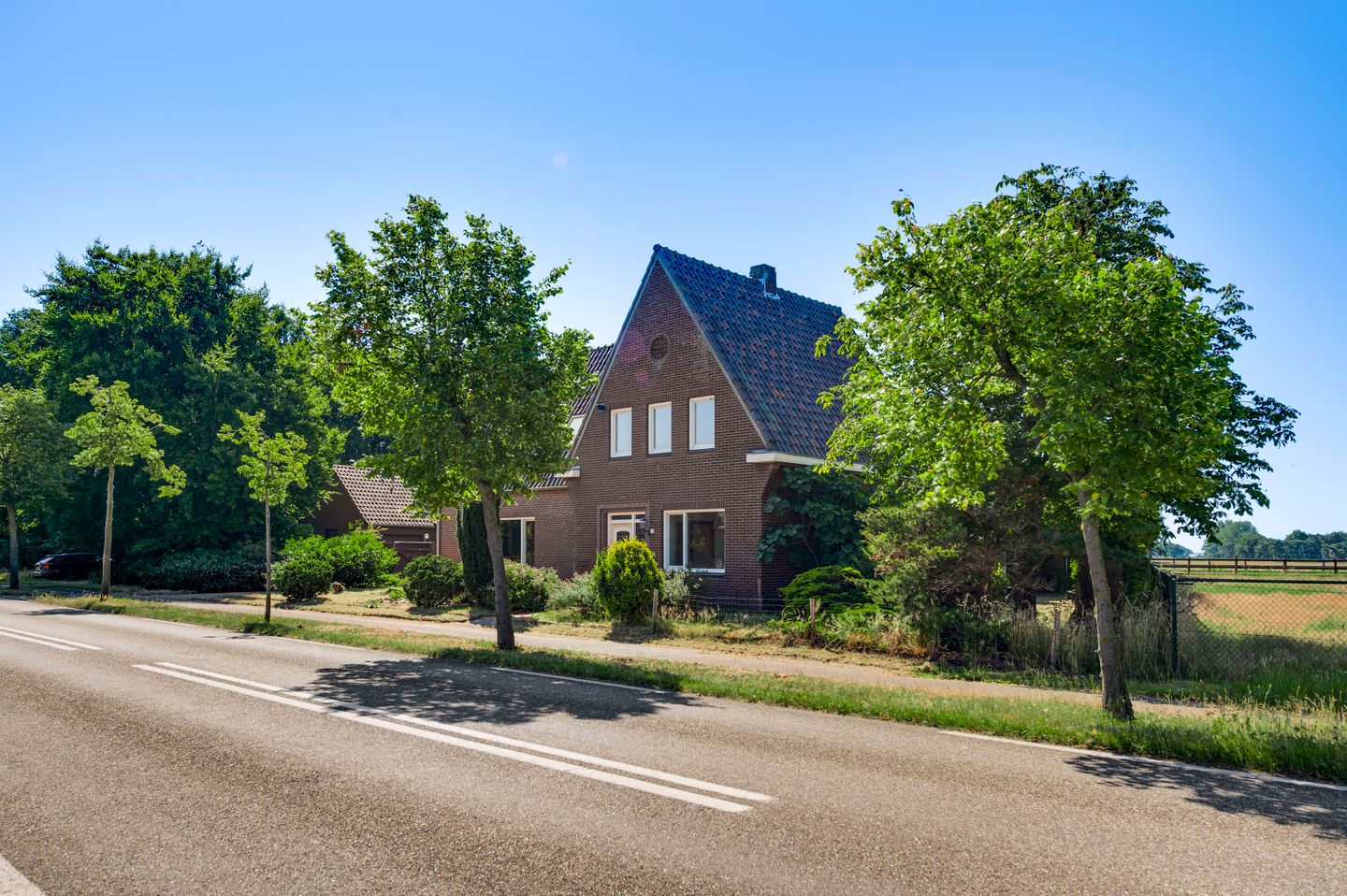 Photo 64 of Leveroyseweg 25