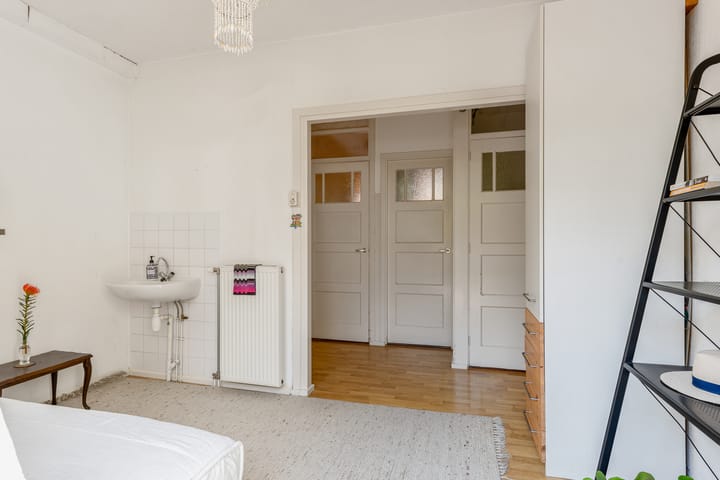 Foto 16 van Van Vlooswijkstraat 4-A