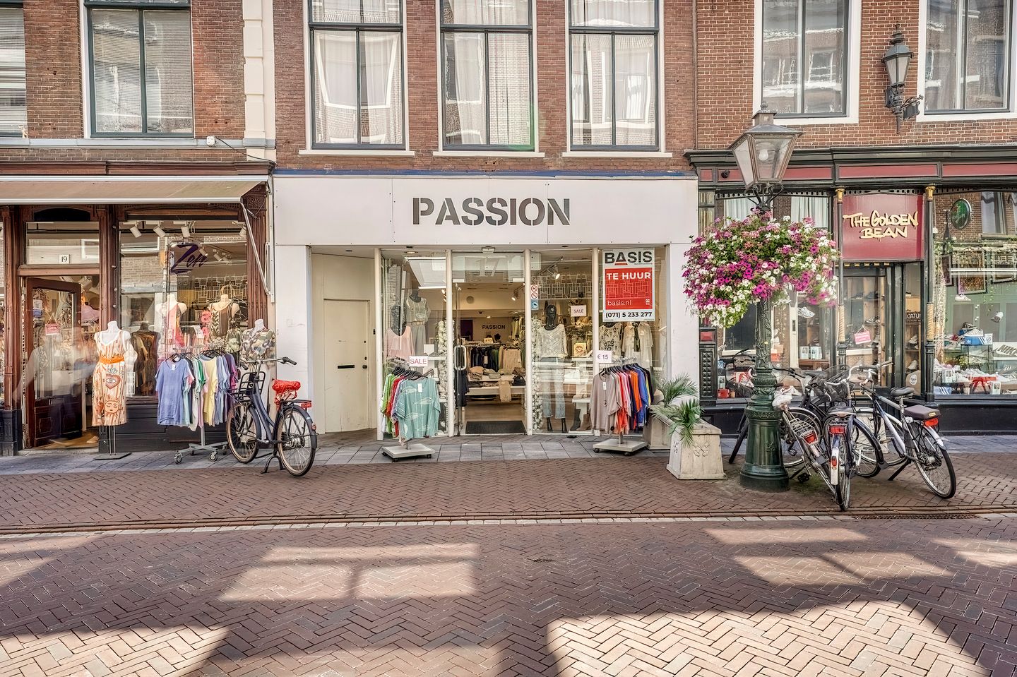 View photo 2 of Haarlemmerstraat 17