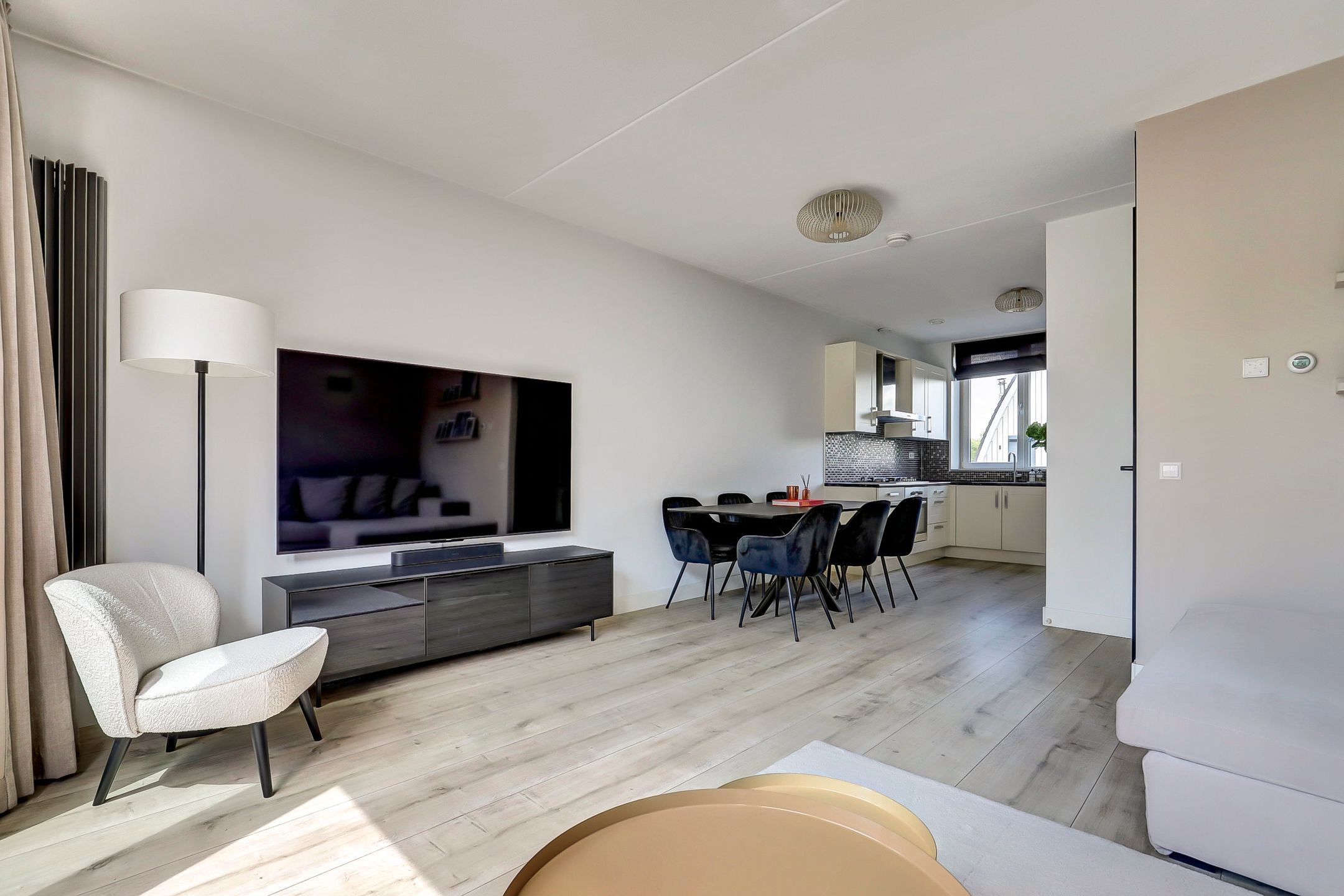 Foto 12 van Zalm 144