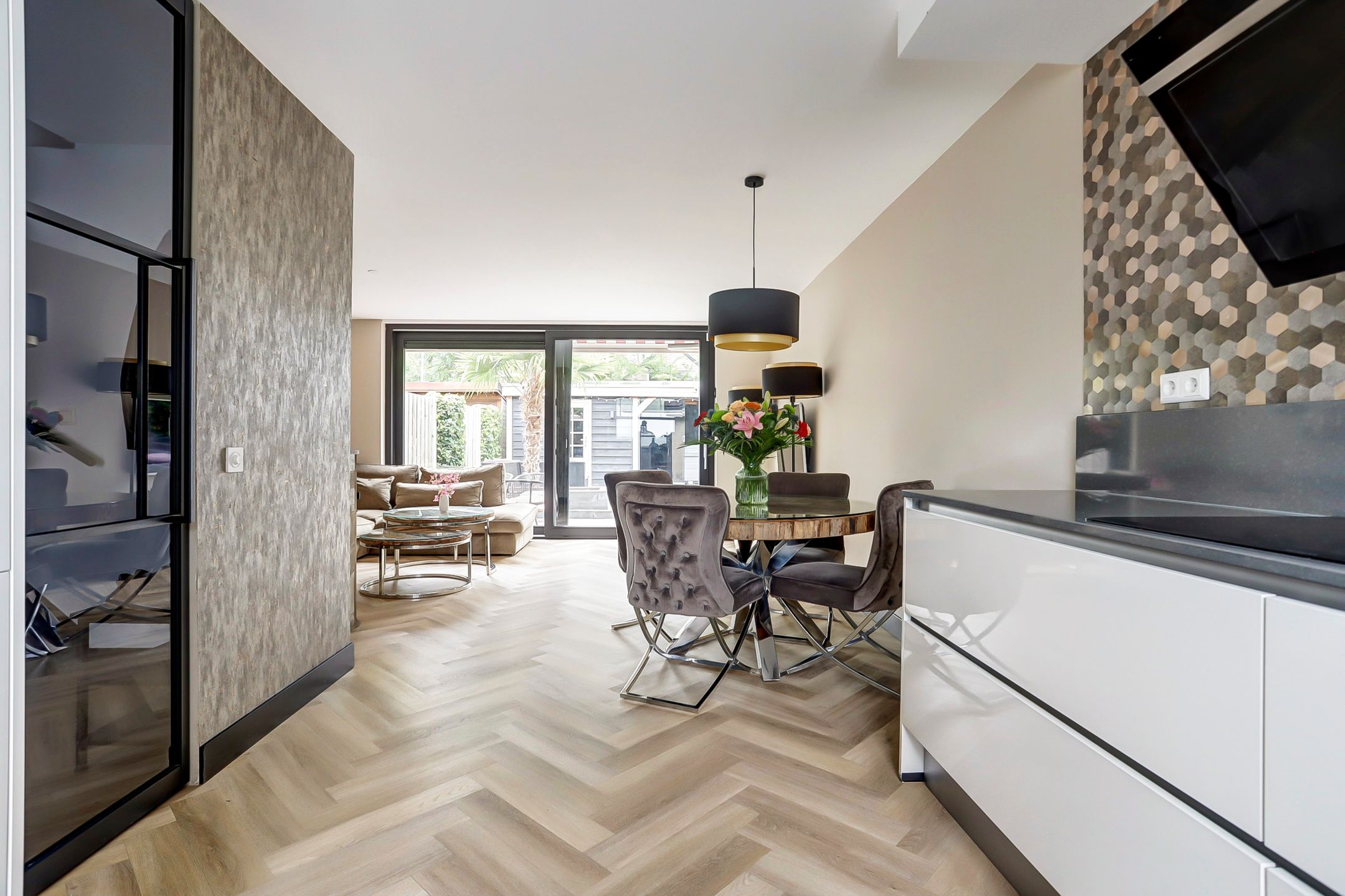 Photo 3 of Weegbree 37