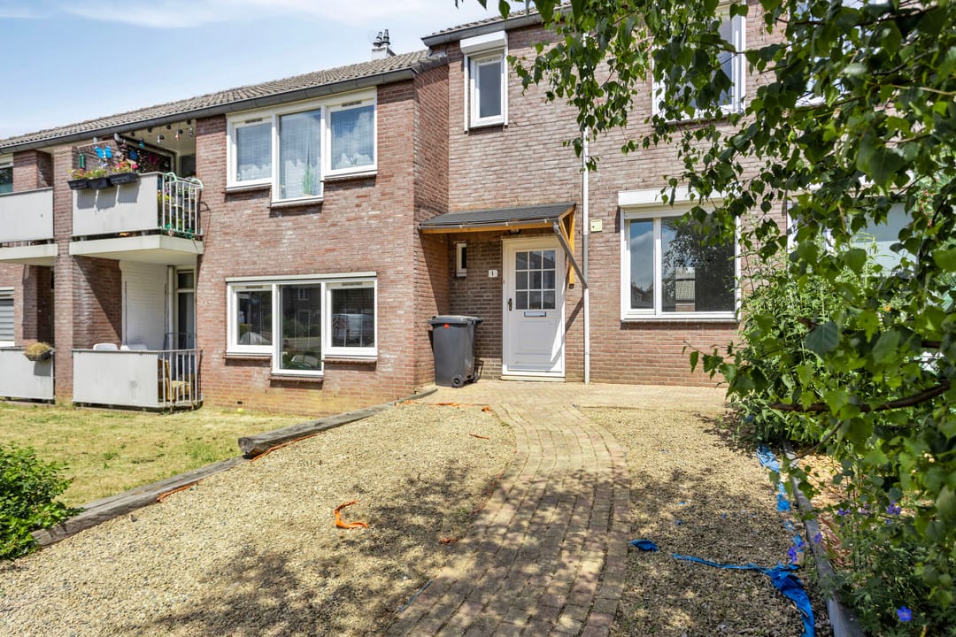 Photo 2 of Oranjestraat 1