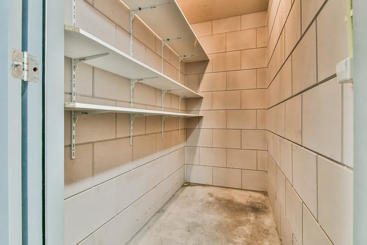 Photo 9 of Vesting 10