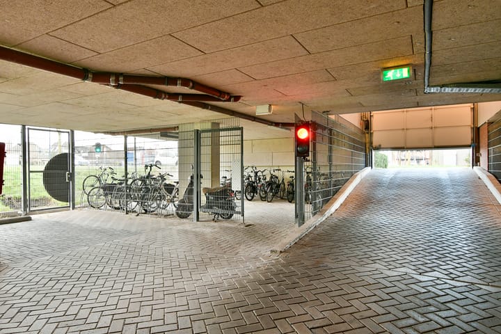 Photo 10 of Vesting 10