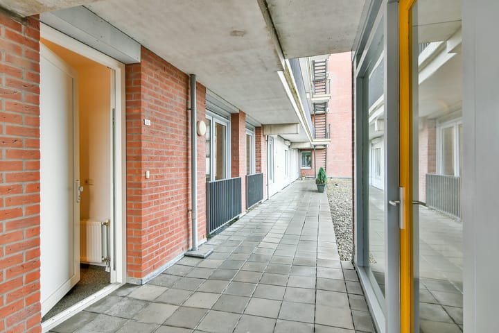 Photo 14 of Vesting 10