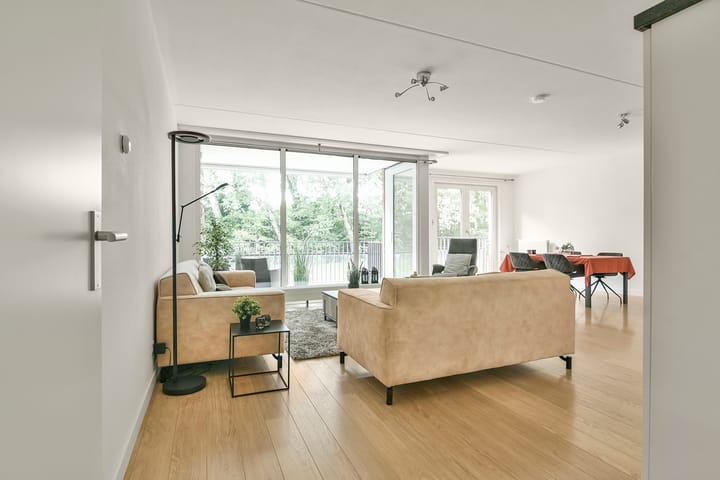 Photo 22 of Vesting 10