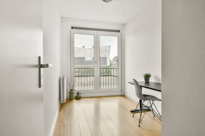 Photo 35 of Vesting 10