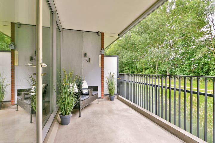 Photo 37 of Vesting 10