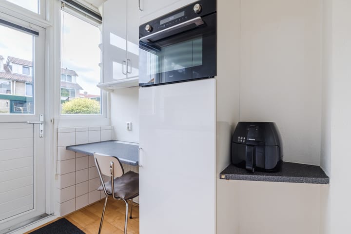 Photo 12 of Troelstrastraat 3