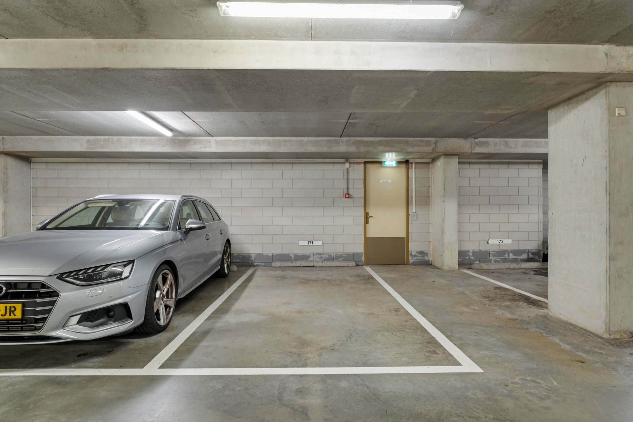 Foto 3 van Wijnhaven parkeerplaats