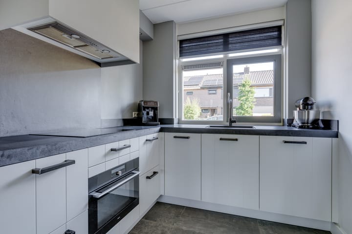 Photo 21 of Willem de Zwijgerlaan 88