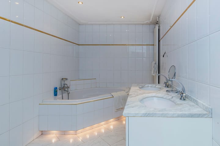 Foto 2 van Sir Winston Churchillln 977