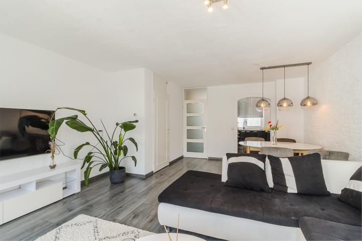 Photo 2 of Suze Groeneweg-erf 374