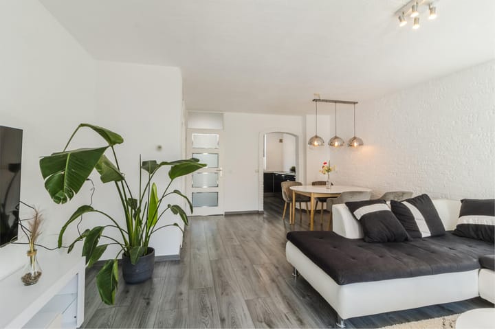 Photo 11 of Suze Groeneweg-erf 374