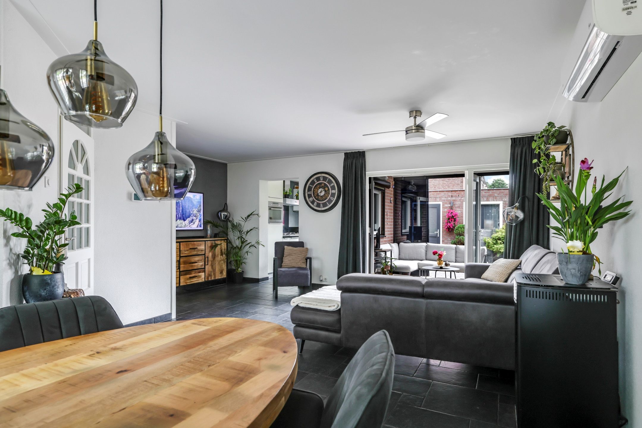 Photo 3 of Ornament 2