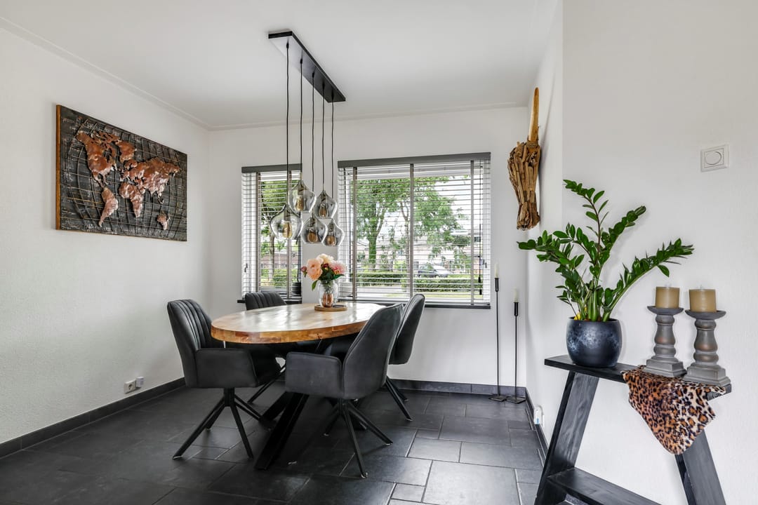 Photo 17 of Ornament 2